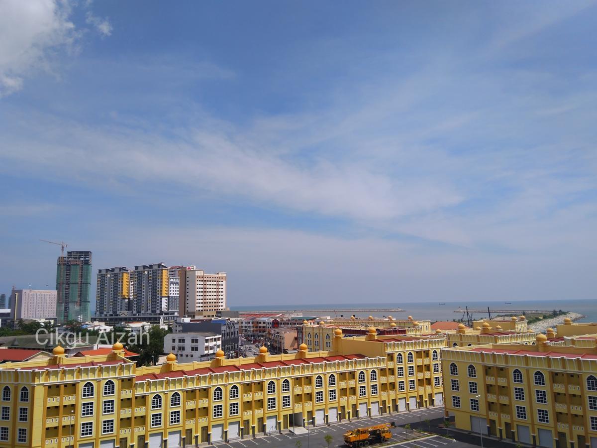 Appartamento Casa Inderaloka Pantai Batu Buruk Kuala Terengganu Esterno foto